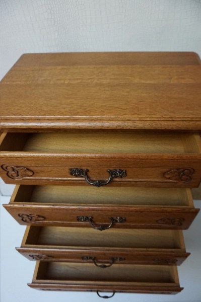 Vintage Queen-Ann-eiken-ladekastje-commode-dressoir-nachtkastje-badkamerkast-Louis-XV
